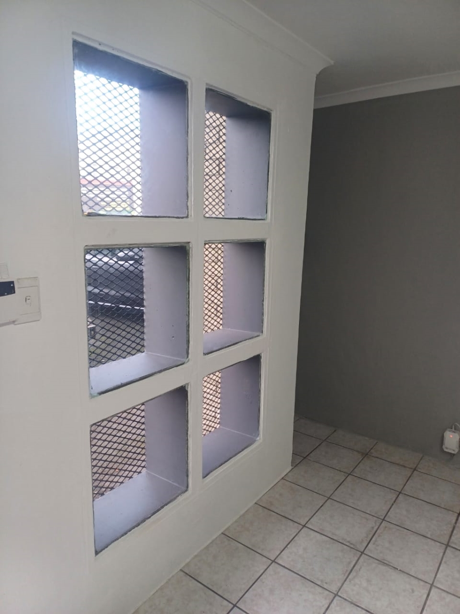 To Let Commercial Property for Rent in Okavango Park Western Cape